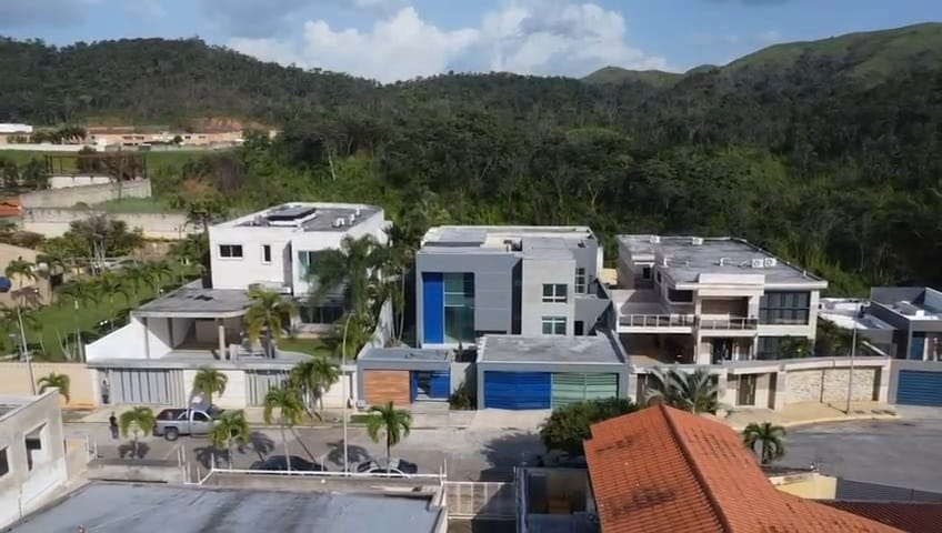 Exclusive BrandNew House - Casa Nueva en Altos de Guataparo